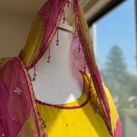 Bright Yellow & Pink Embellished Salwar Suit – Size M | Brand New 3-Piece Set - Picture 4 of 8